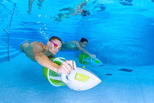 Photographie sous-marine : publicit scooter sous-marin - Frdric LECHAT, photographe publicitaire spcialiste subaquatique.